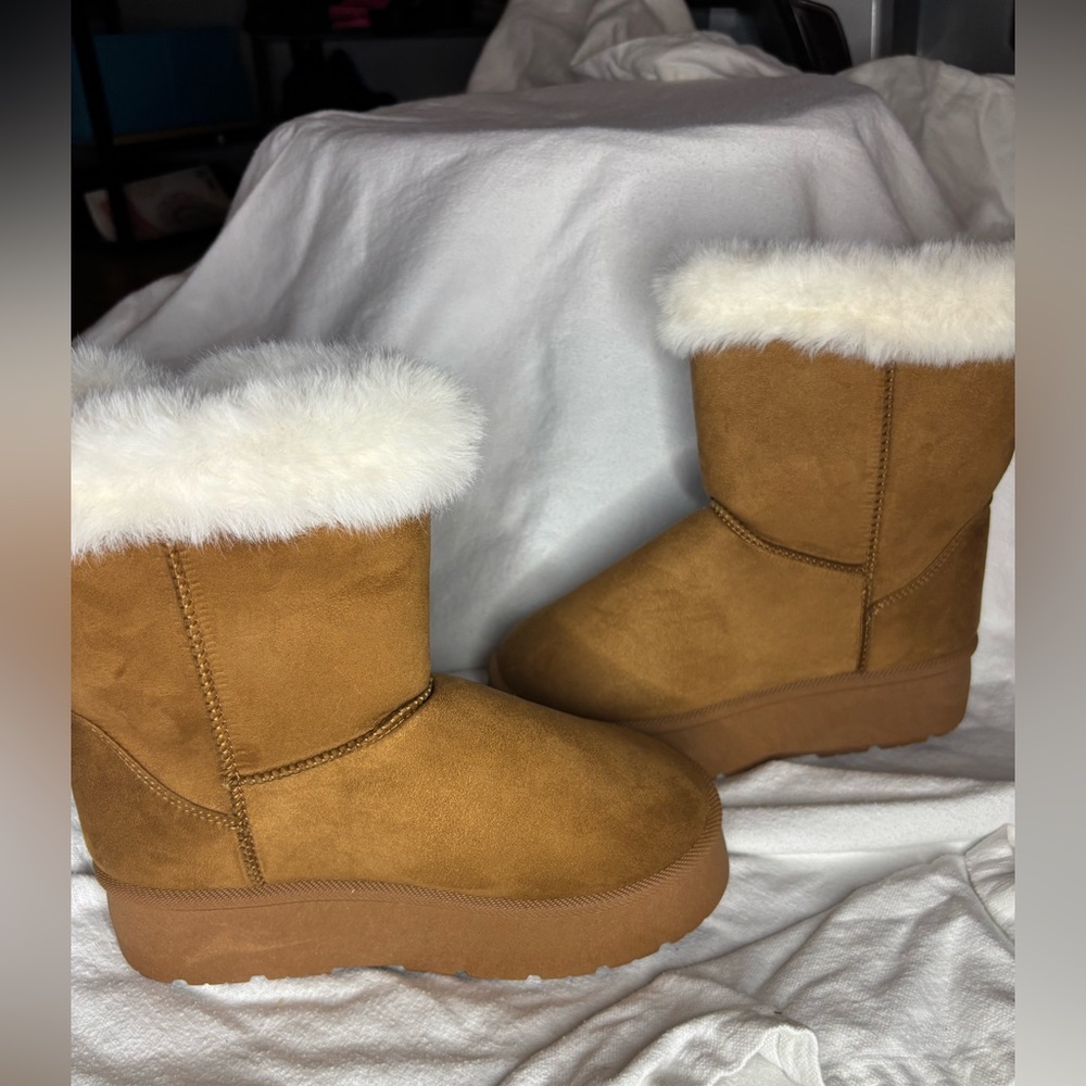 Boots - Picture 6 of 8